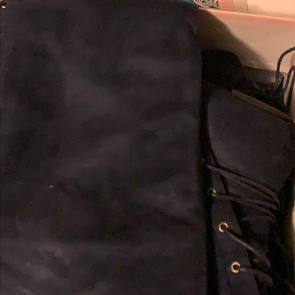 Flat boots